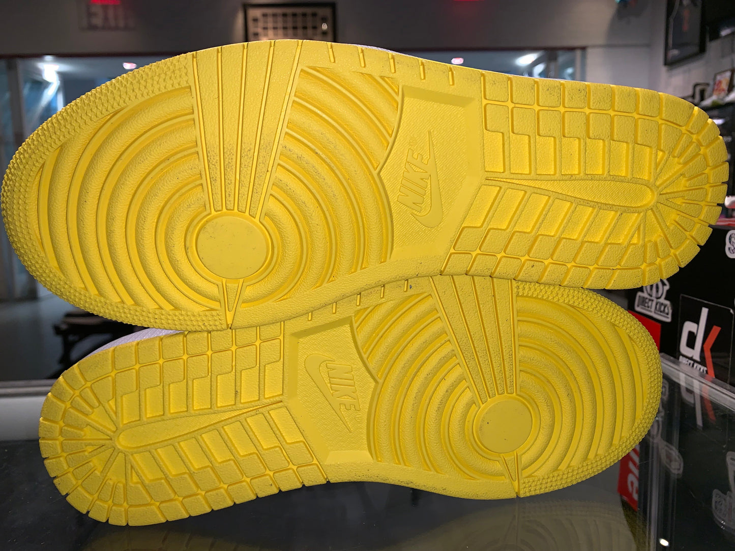 Size 9 Air Jordan 1 Mid "Yellow Toe" Brand New (Mall)